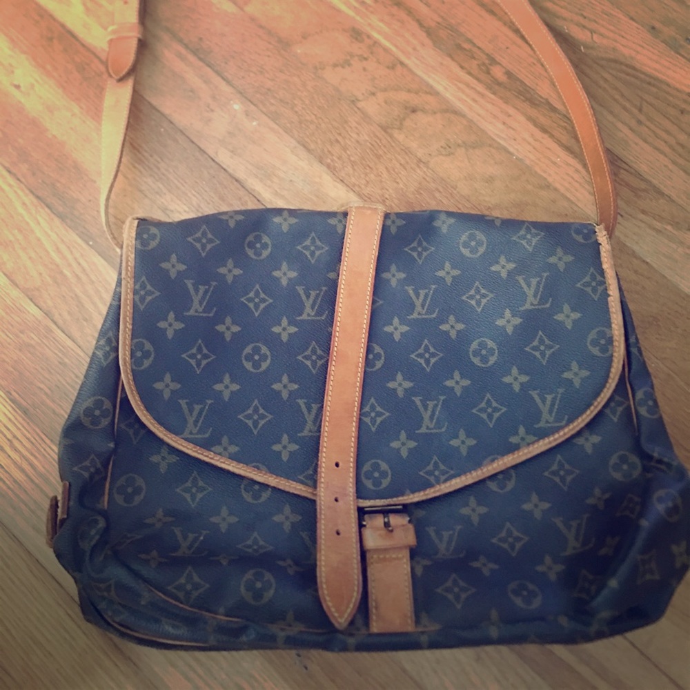 Authentic Louis Vuitton Samur 35